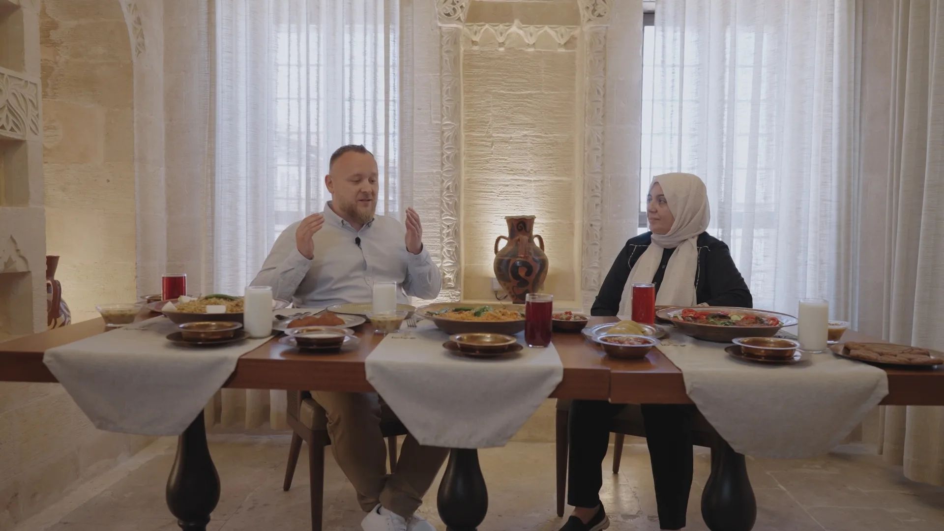 Still from Oleg ile Mardin ve Bulgurlu Yemekler
