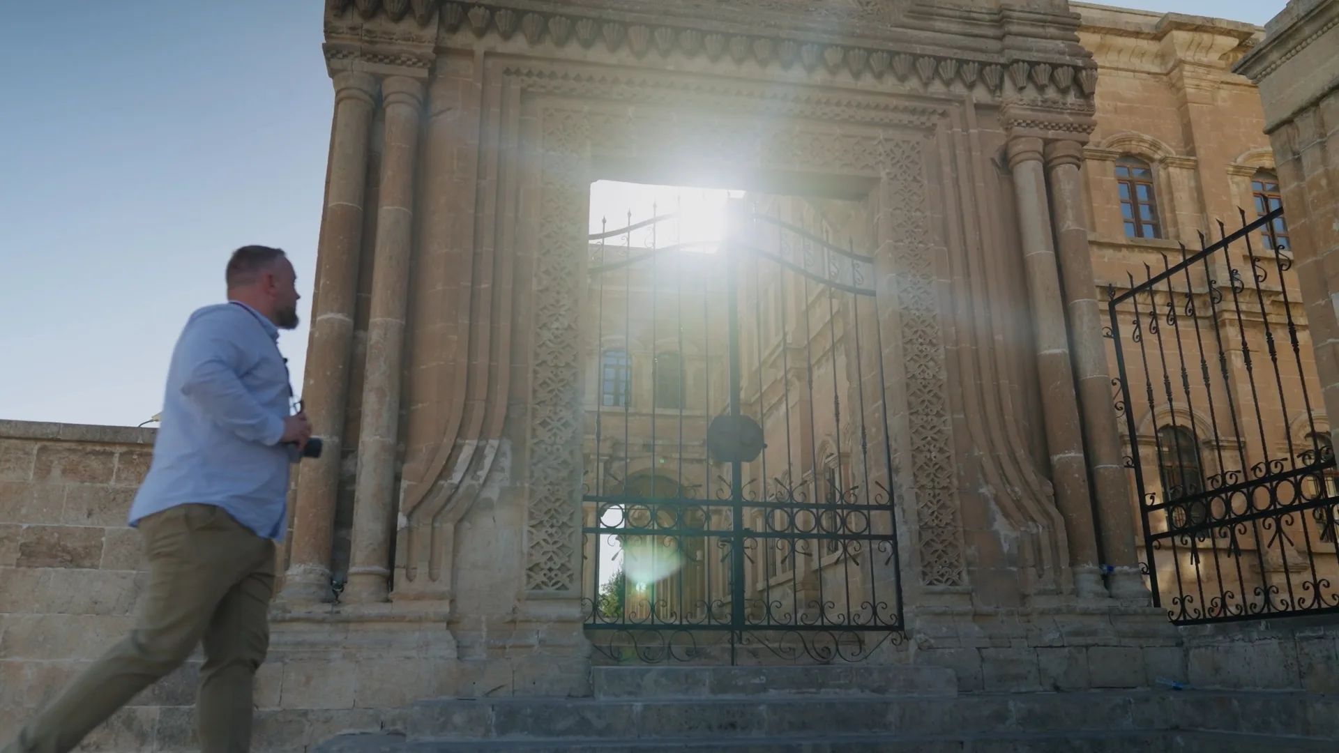 Still from Oleg ile Mardin ve Bulgurlu Yemekler